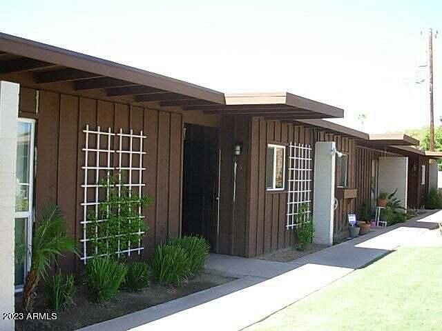 Ground level entrance, close to pool and parking