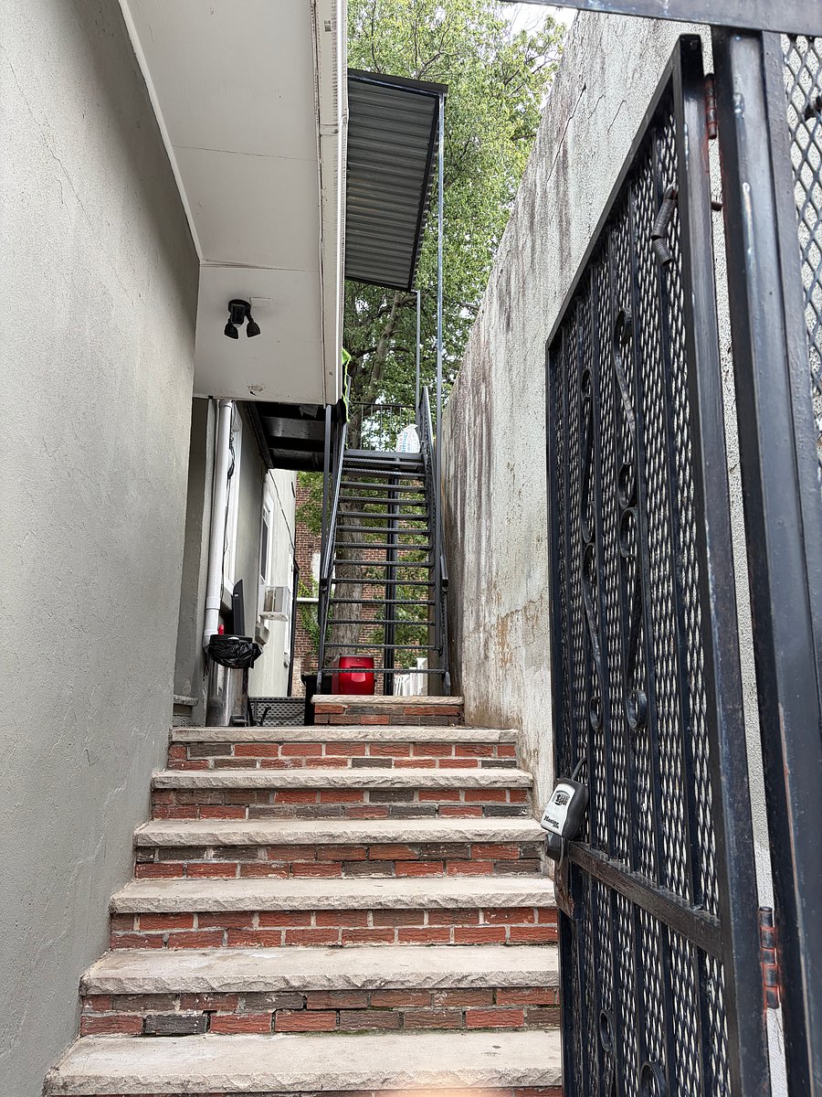 Entrance steps 