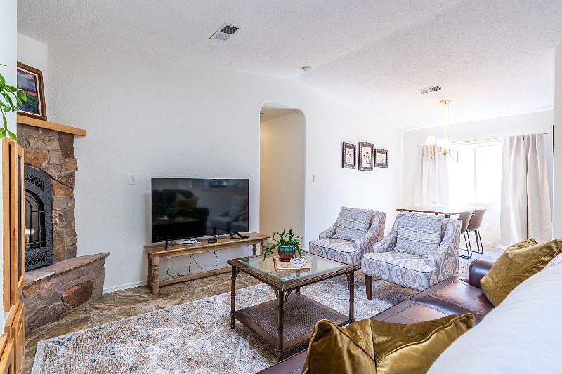 Furnished Finder property 601119_1 photo 16