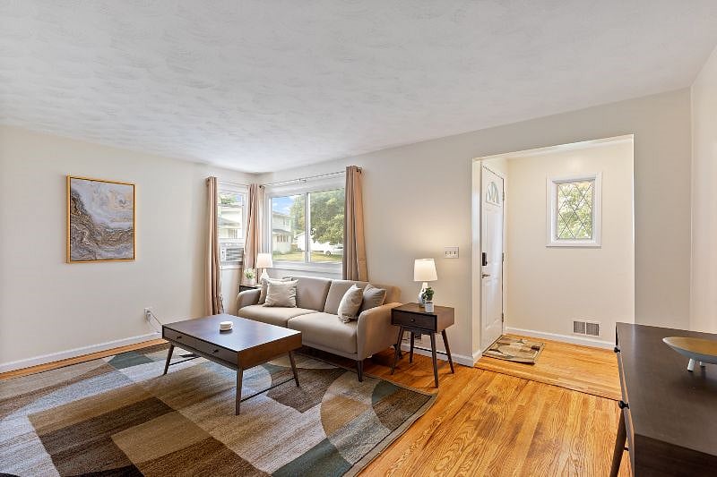 Furnished Finder property 601161_1 photo 3