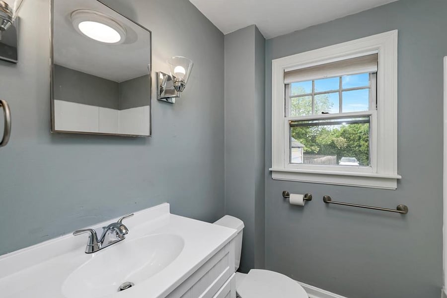Full Bath with Tub