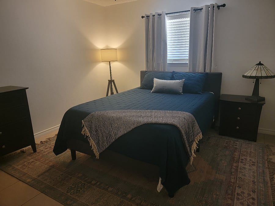 Master Bedroom- Queen Bed