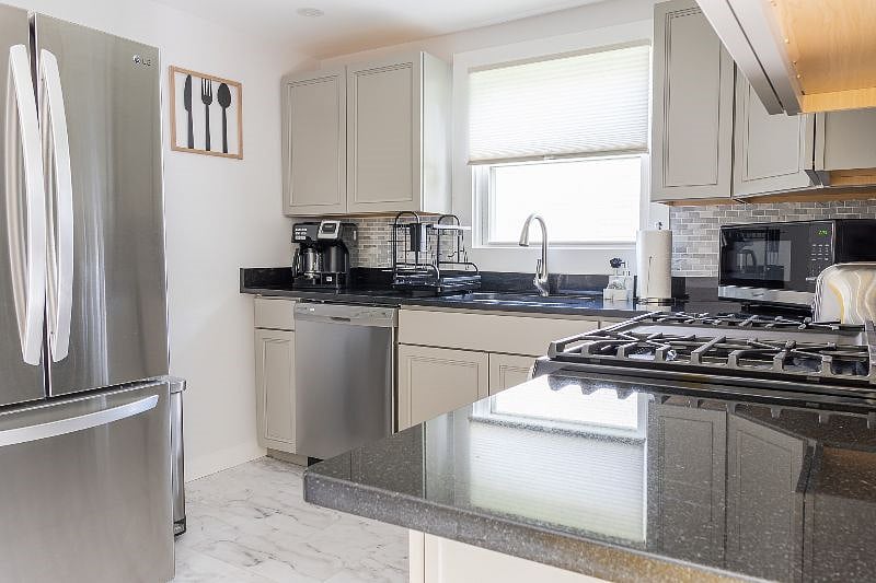 Furnished Finder property 601720_1 photo 6