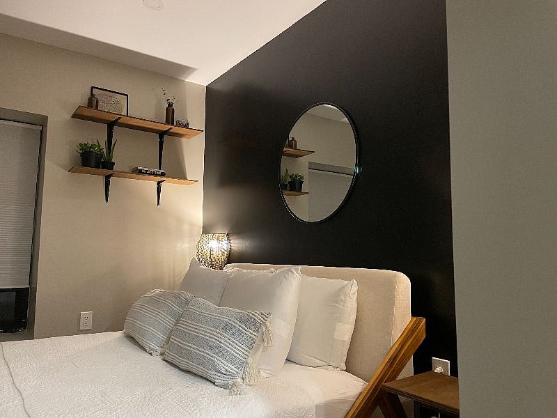 Queen Bed at Front of the House