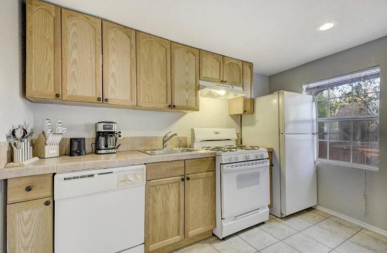 Furnished Finder property 602248_1 photo 6
