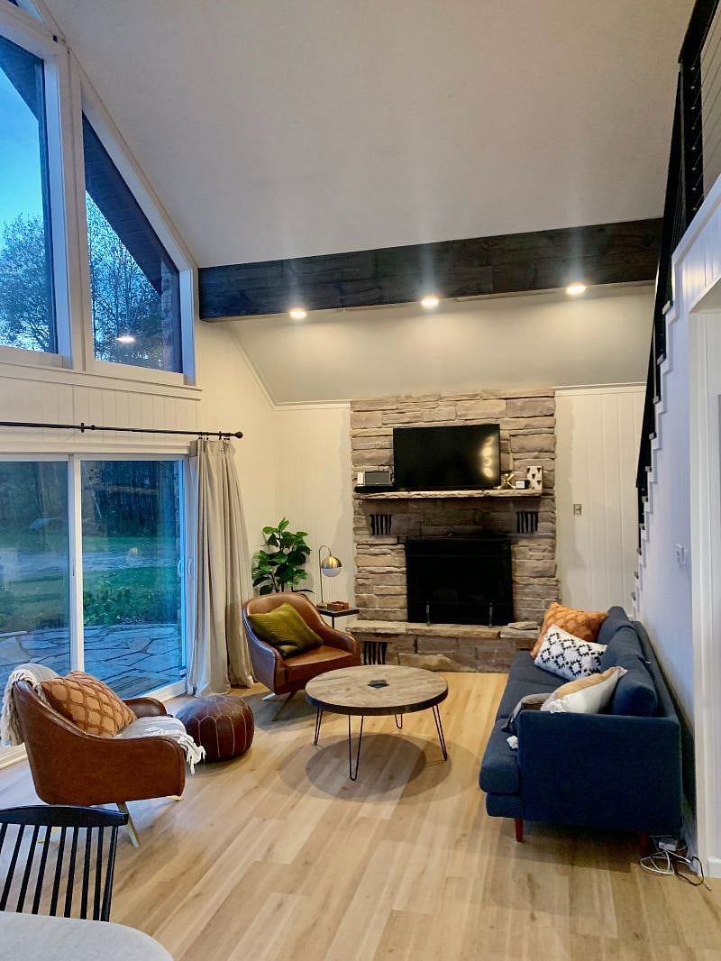 Cozy living room with ample seating