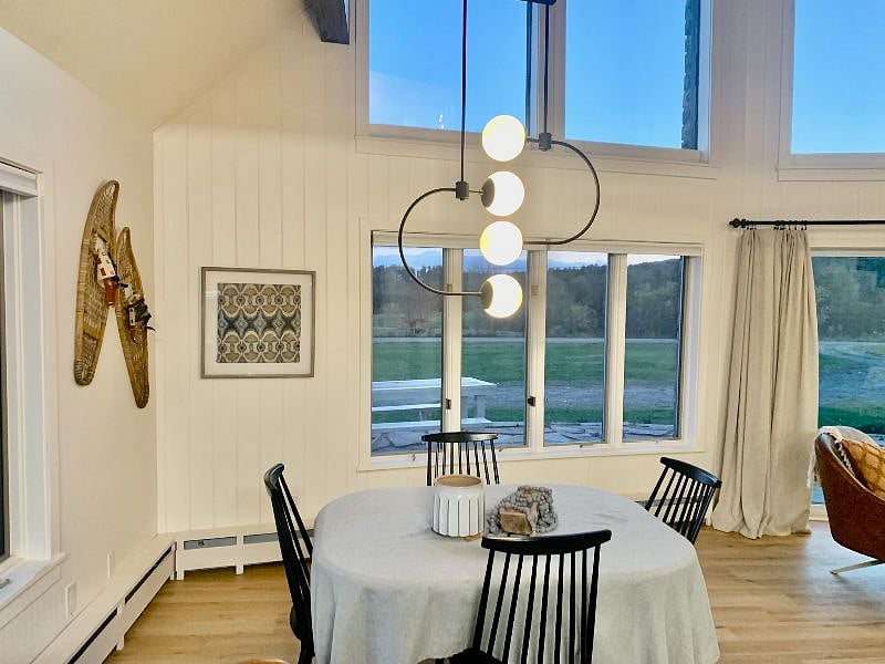 Dining room - sits 6
