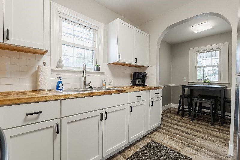 Kitchen with dinette area