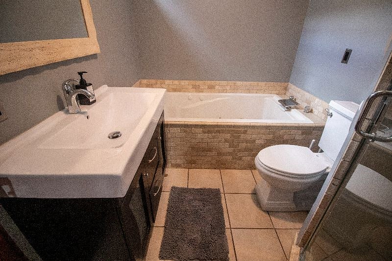 Full bathroom - 1st floor