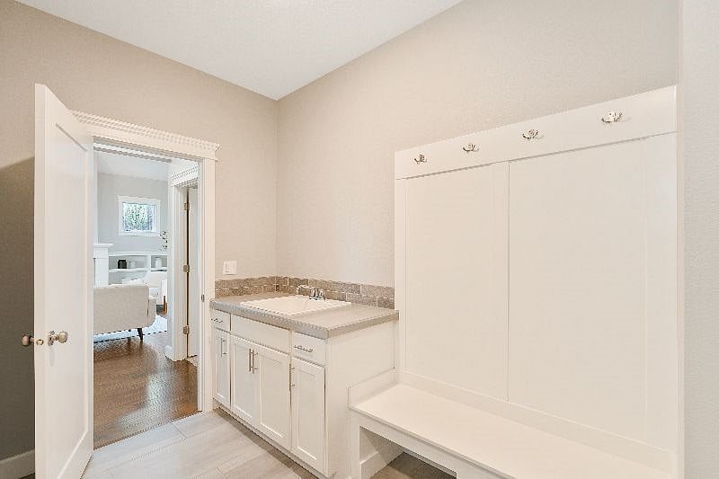 Furnished Finder property 602690_1 photo 25