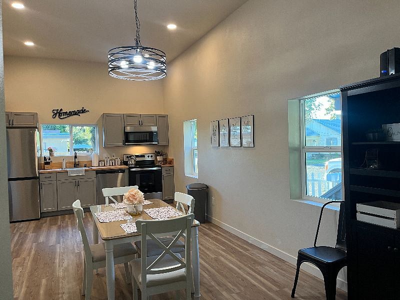 Furnished Finder property 602695_1 photo 5