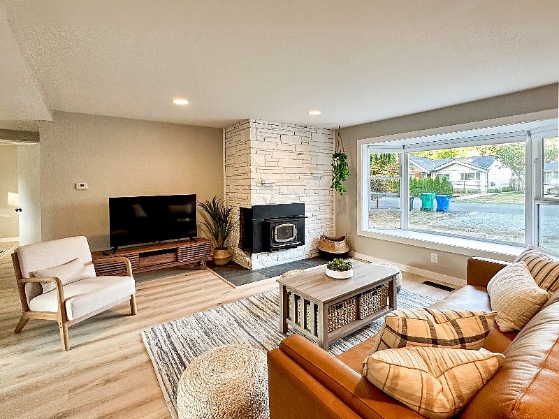Furnished Finder property 602773_1 photo 1