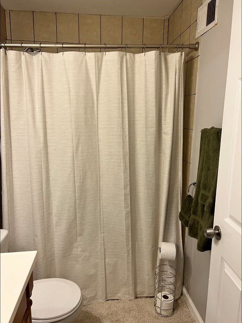 Full bathroom in the primary bedroom.