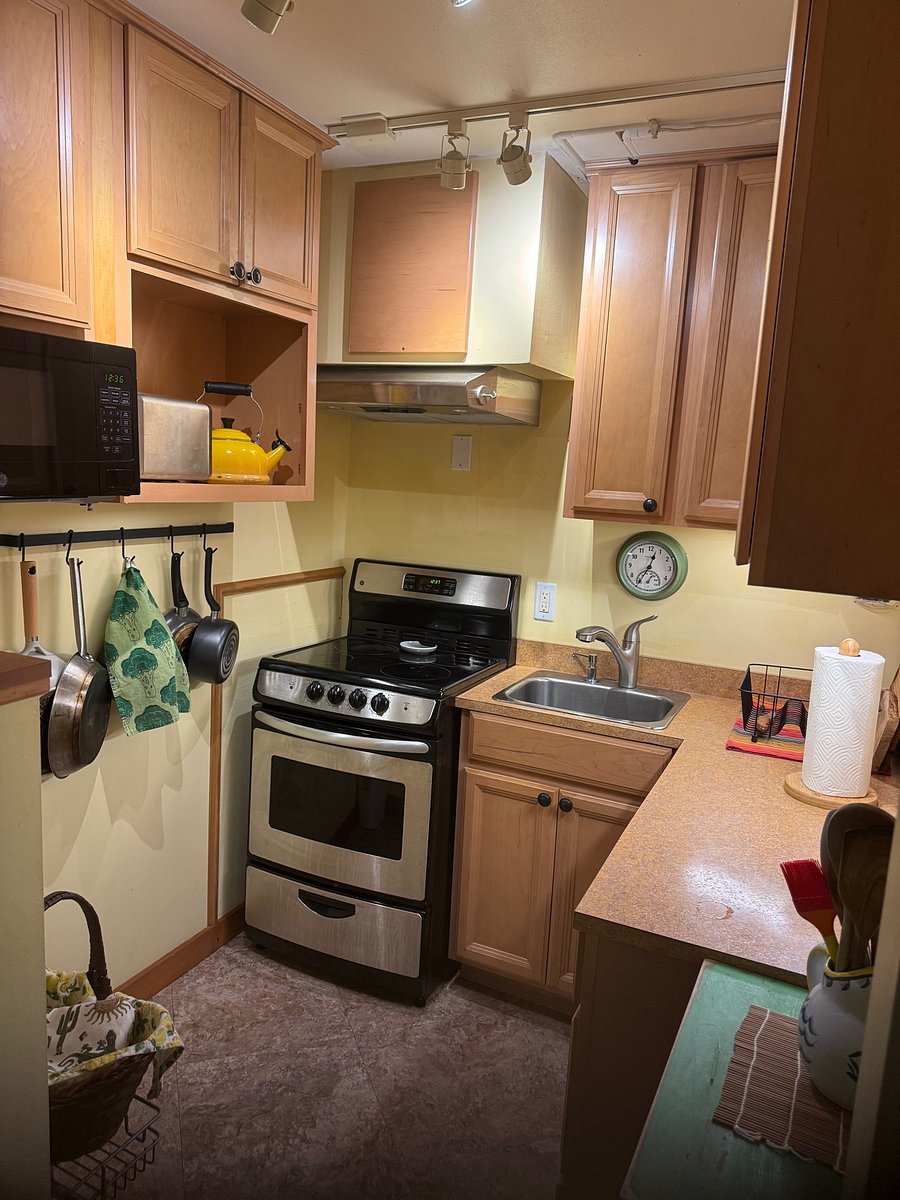 KircParkinghen with custom cabinetry