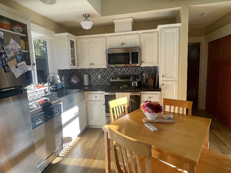 Full kitchen