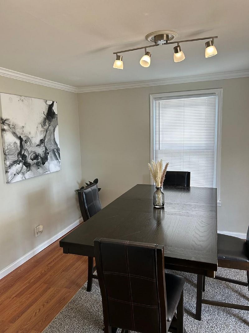 Spacious dining area. Great lighting.