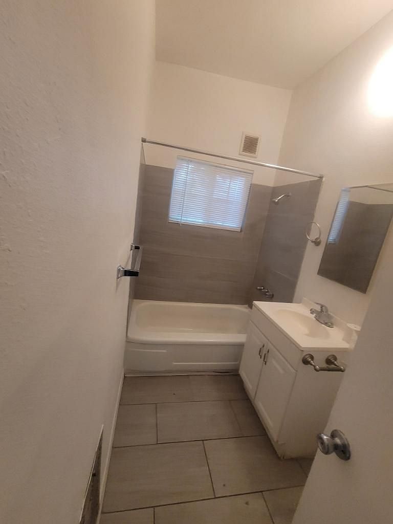 Furnished Finder property 603788_1 photo 3