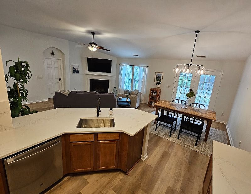 Furnished Finder property 603870_3 photo 4