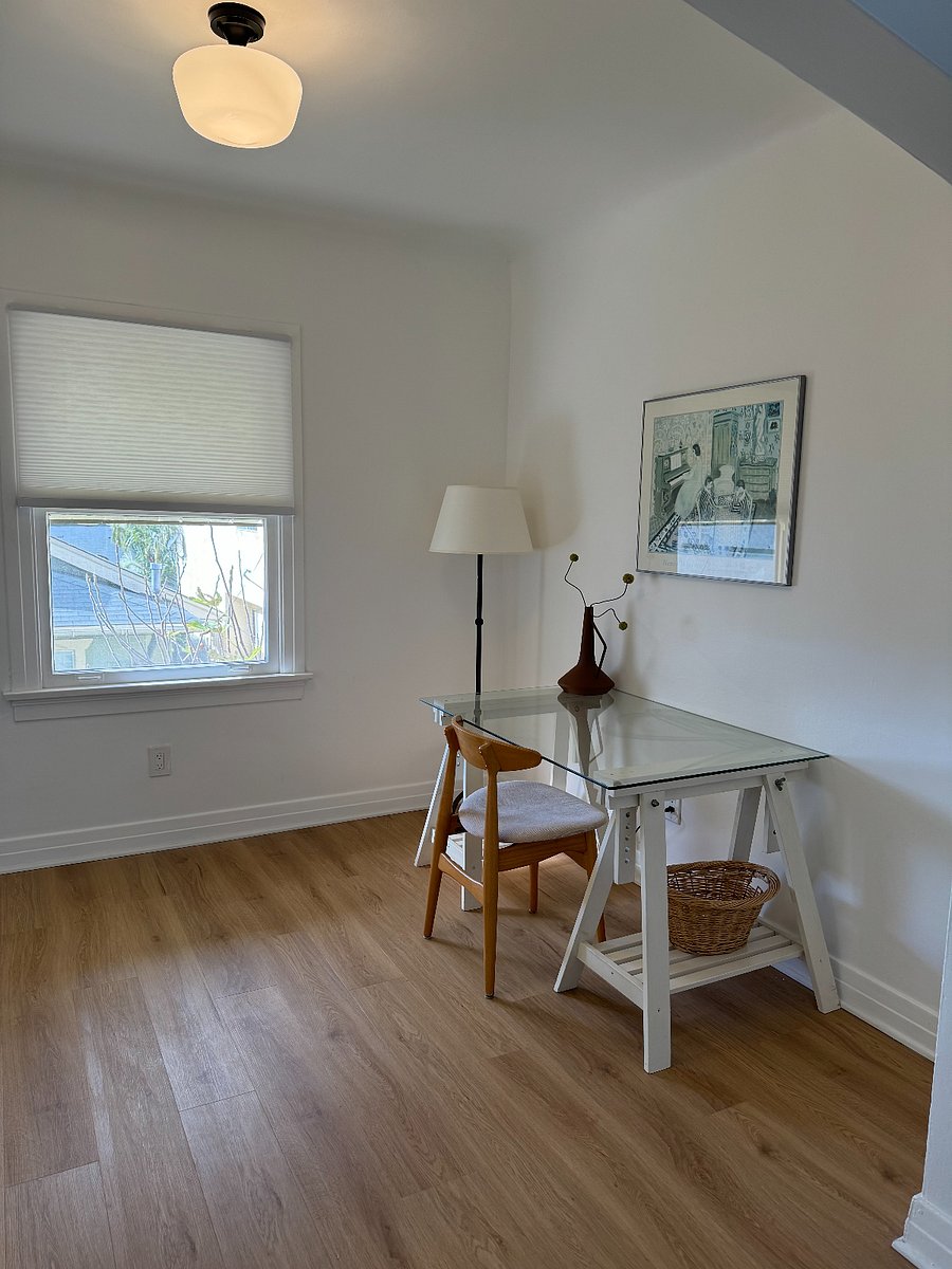 Desk area/kitchen nook
