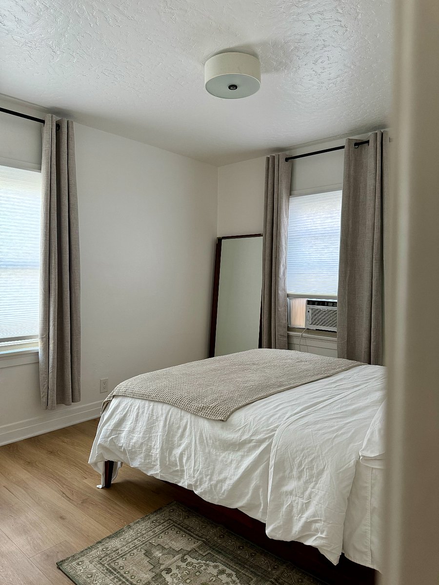 Bedroom 2 - queen bed