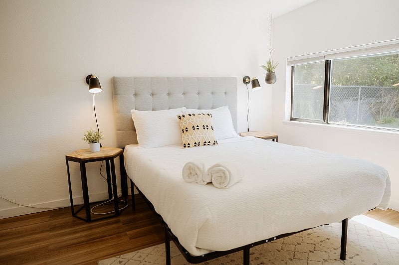 Bedroom with Queen bed