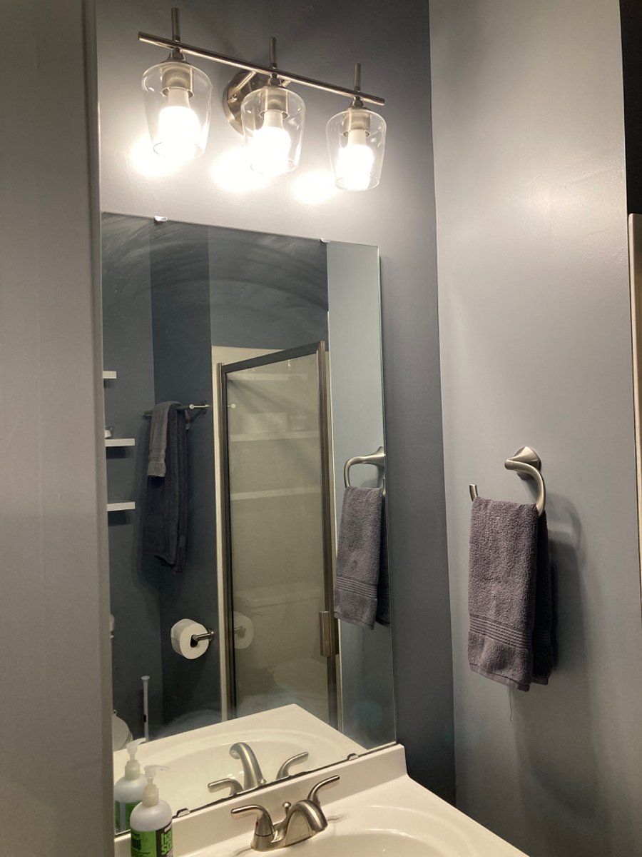 King Bedroom ensuite bathroom
