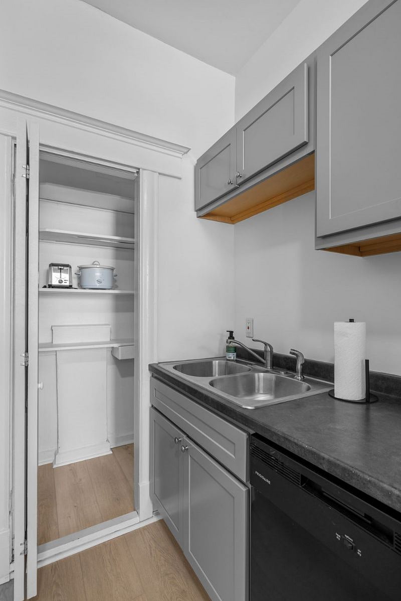 Furnished Finder property 604010_1 photo 24