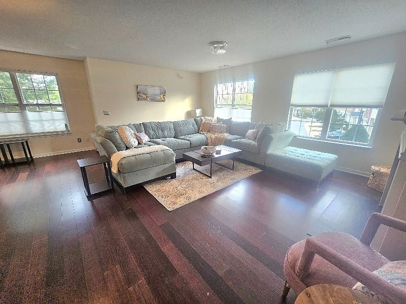 Furnished Finder property 604016_1 photo 3