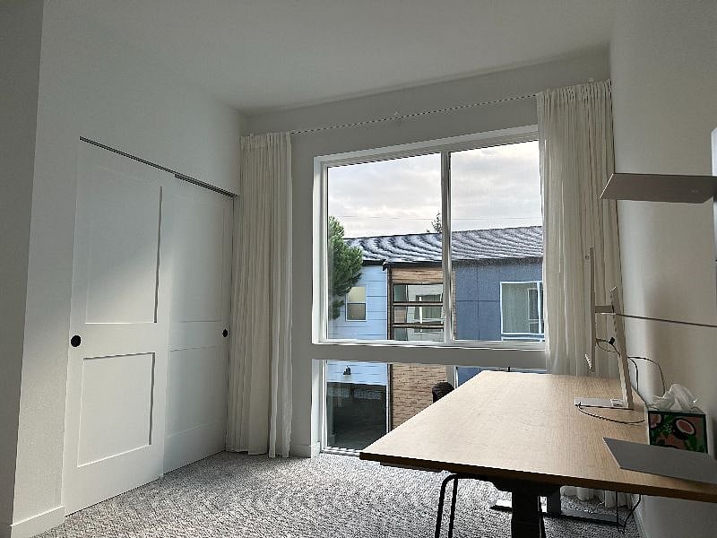 Room 1 (It's a room for study/gaming/Netflix addicts!)
