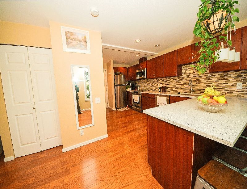 Large kitchen, glasstop stove.