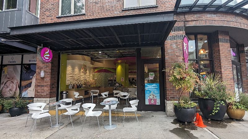 Menchie's patio