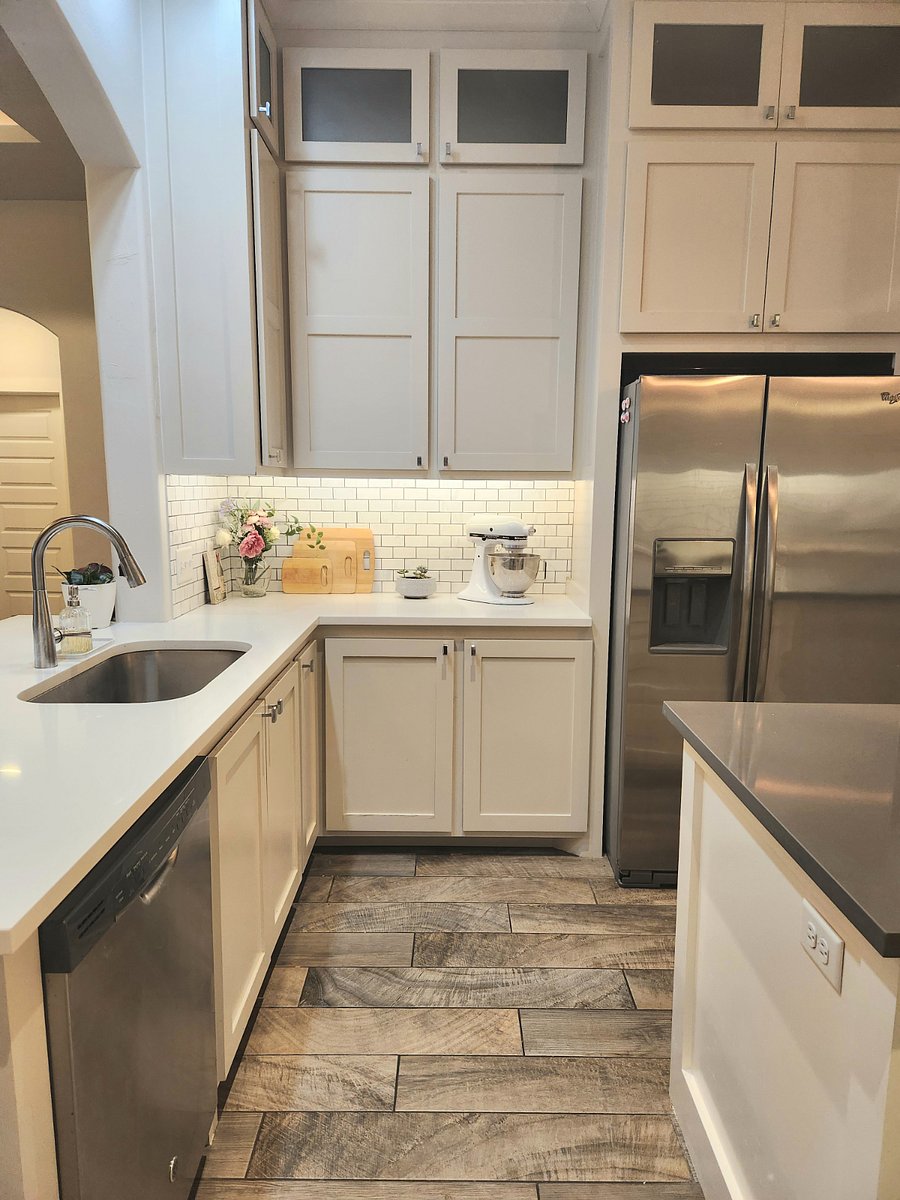 Spacious open concept kitchen. Stainless Steel appliances. 