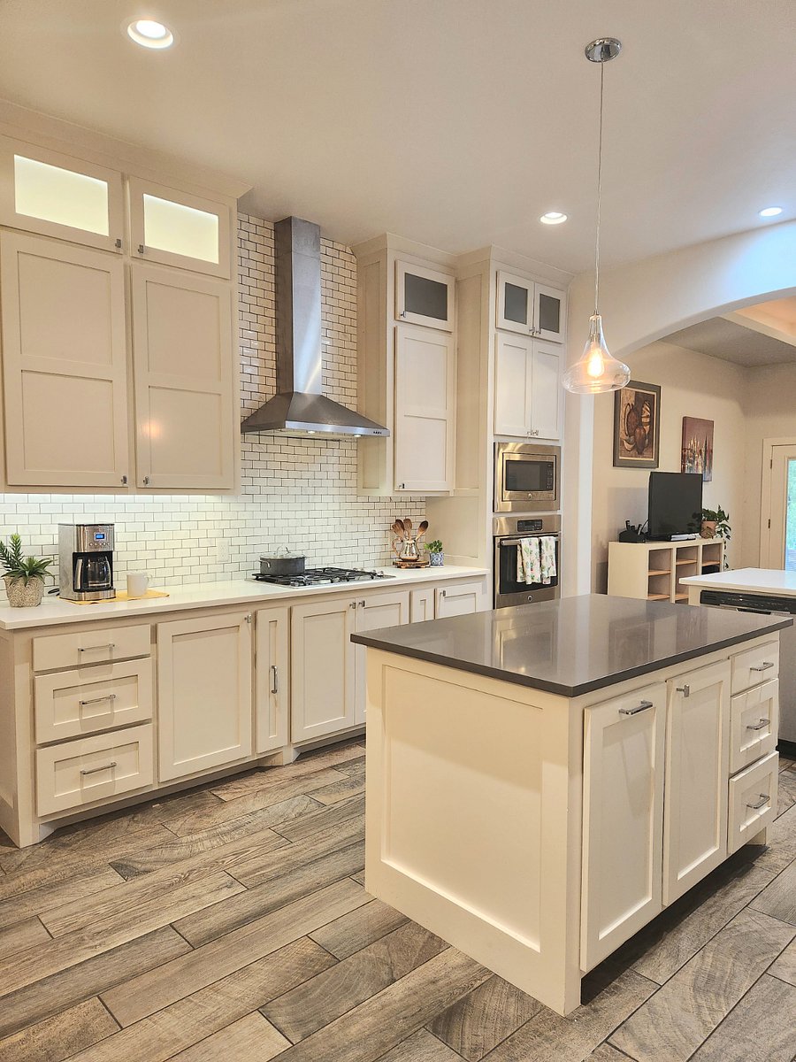 Spacious open concept kitchen. Stainless Steel appliances. 