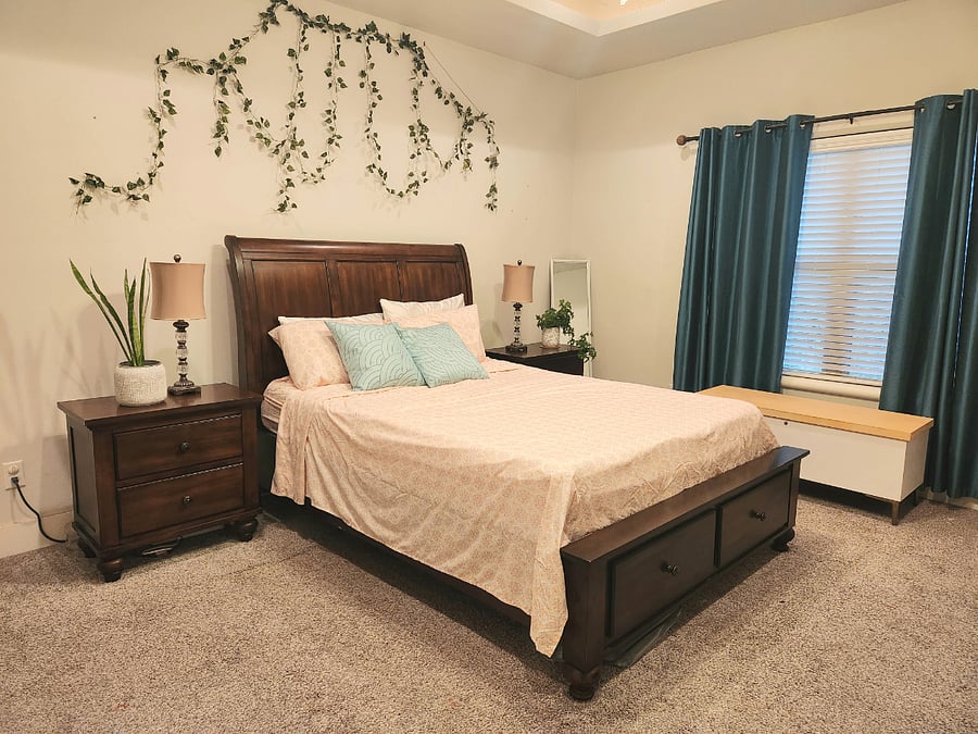 Room C - Queen Bed with Side tables and lights. 