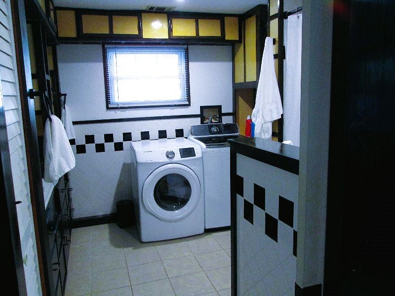 Washer& Dryer - Please empty lint filter before and after use - Many Thanks
Laundry supplies provided (detergent, bleach, fabric softener, dryer sheets)
Small waste can