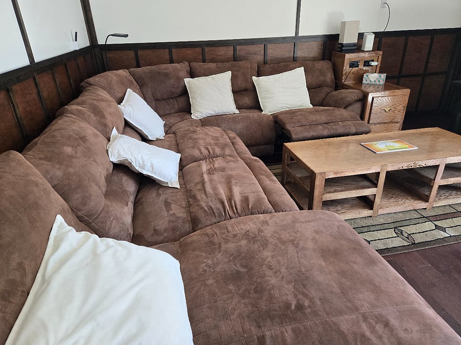 Can only fully recline 3 of the 4 recliners at a time.   