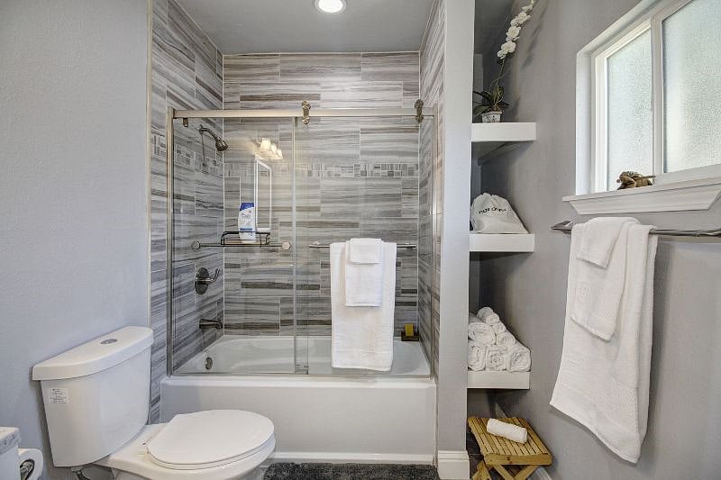 Private bath tub en suite.