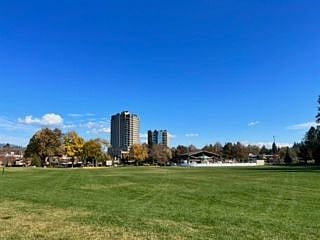 Apartment is located 4 blocks from McEuen Park in downtown Coeur d'Alene. Getting ready to open ice skating rink in the park for the holiday season.