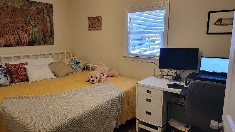 Second bedroom with office. Single daybed with trundle fully open to make a king.