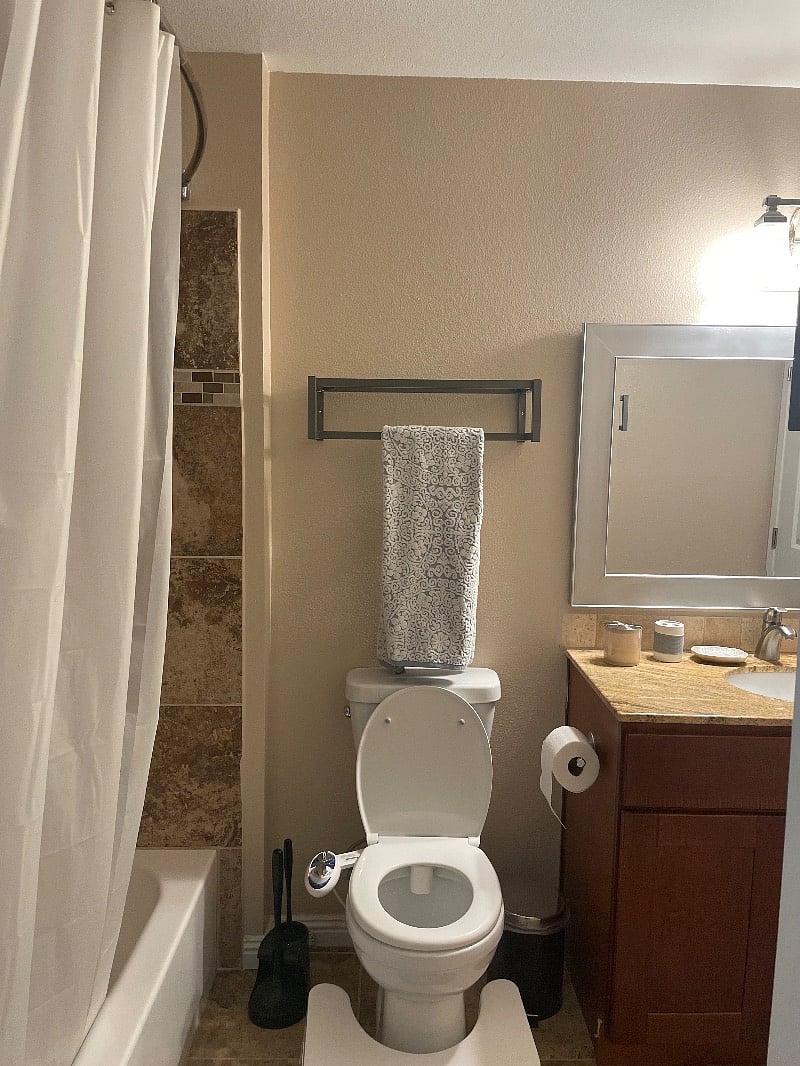 Full bathroom - Upstairs 