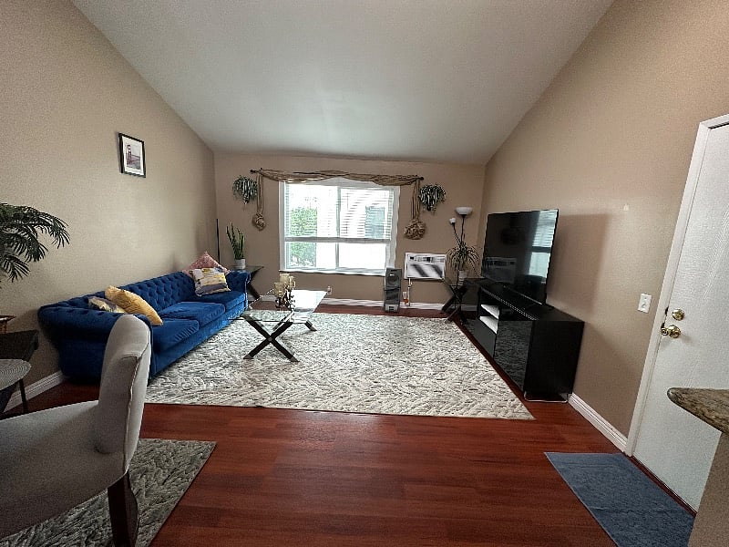 Furnished Finder property 604761_1 photo 2