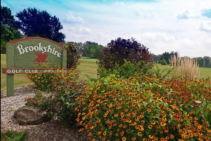 Golf Club entrance few min away from the house
