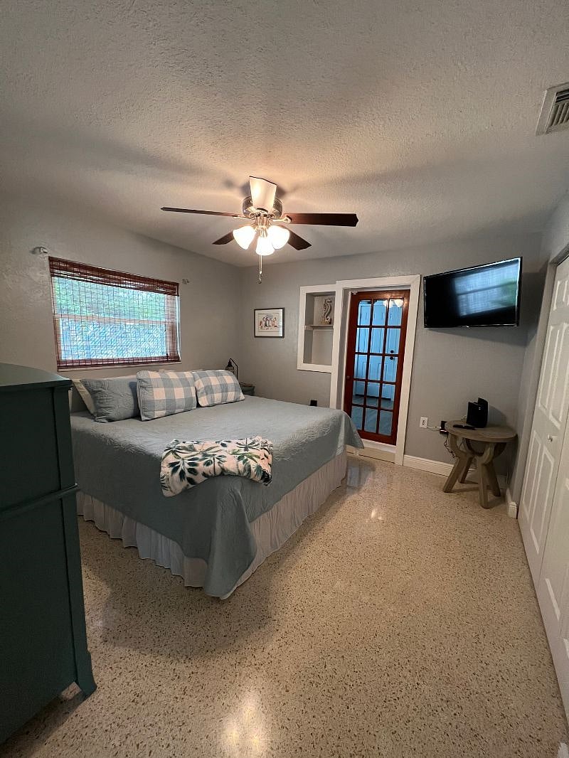 King bedroom leads to the laundry room!