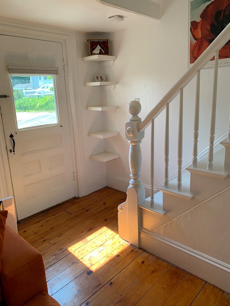 The second front entrance leads to the living room and the staircase to the second floor.