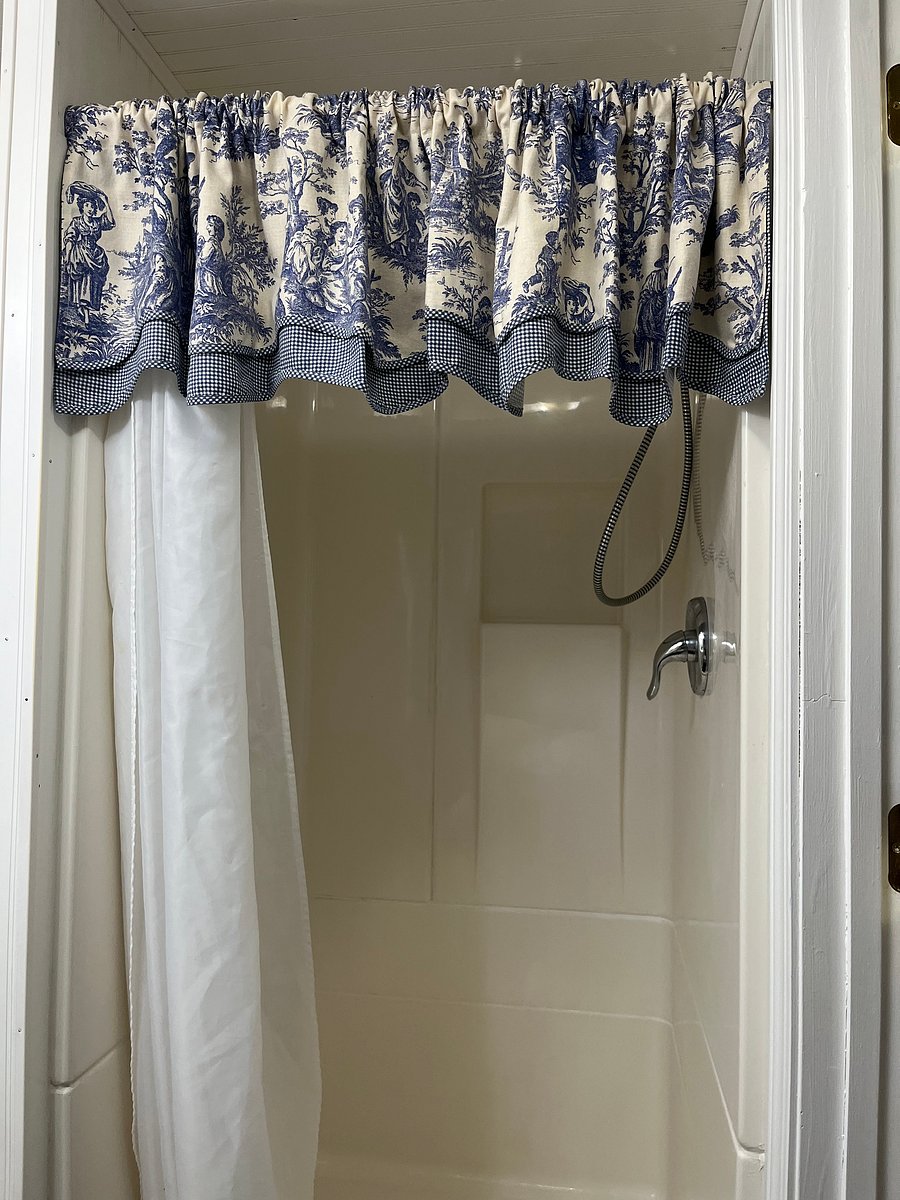 Shower in ensuite bathroom Located to right of entrance door opposite of toilet.