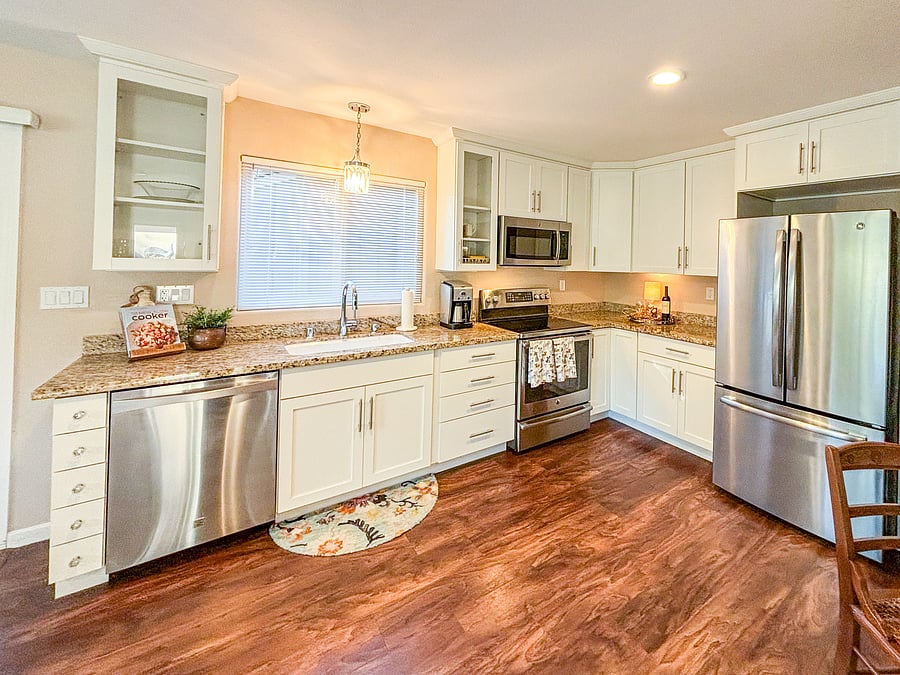 Large, updated and fully equipped kitchen