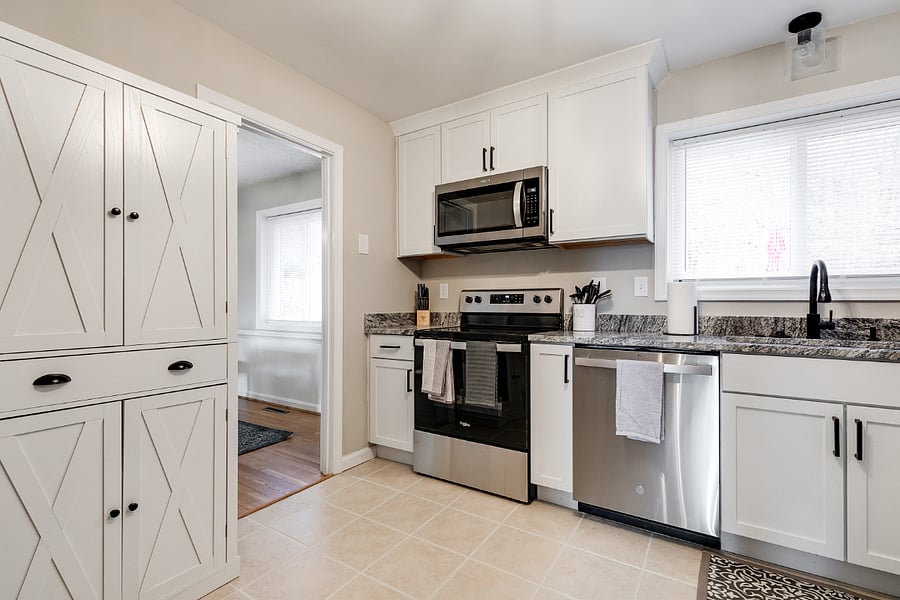 Full kitchen recently remodeled kitchen with new granite countertops, shaker style cabinets and stainless steal appliances. Fully equiped with the essentials for cooking any meal.