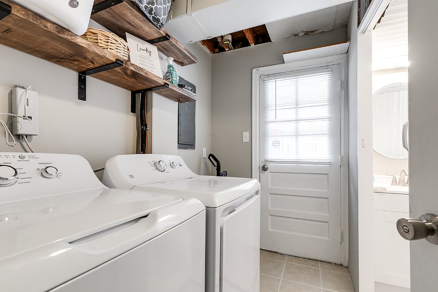 Full in-house laundry / utility room.