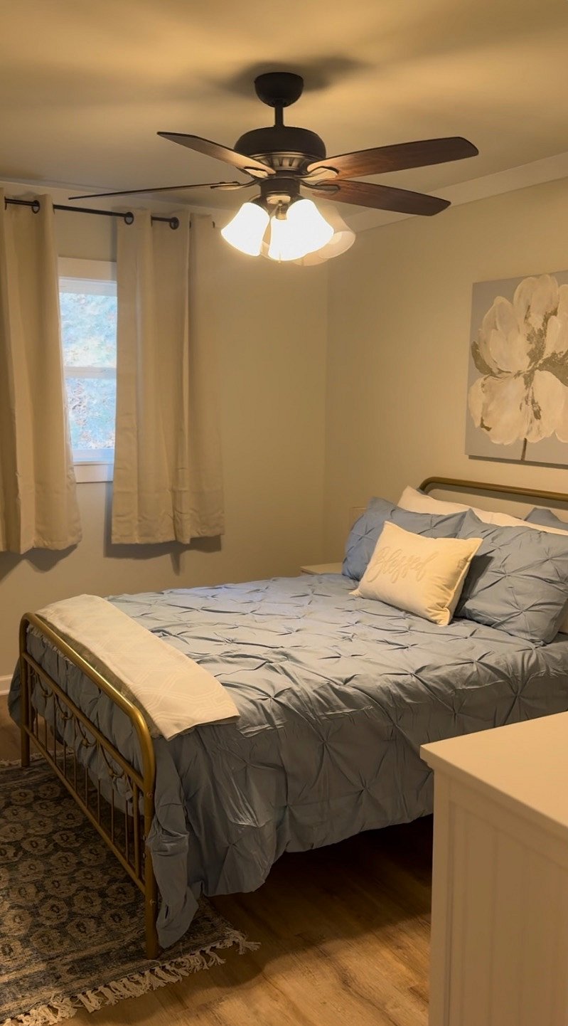 2nd Bedroom with Full Bed and Smart TV