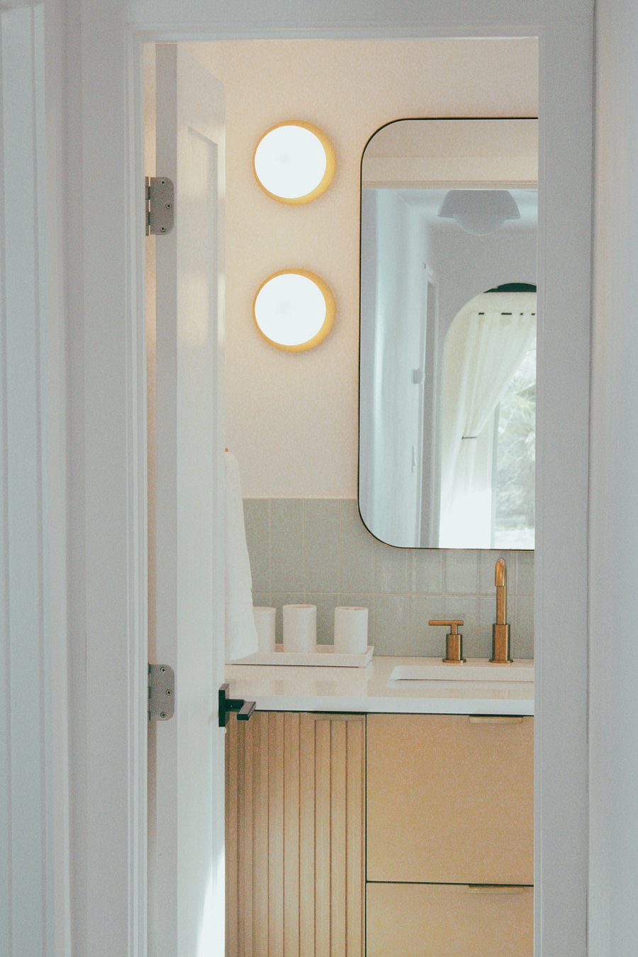 Newly remodeled 2nd bathroom.